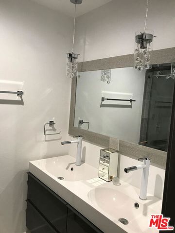 18210 Oxnard Street 141, Tarzana (los Angeles), CA 91356