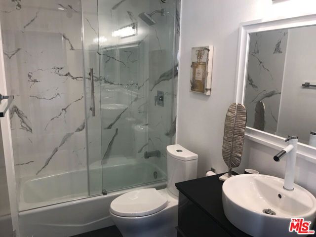 18210 Oxnard Street 141, Tarzana (los Angeles), CA 91356