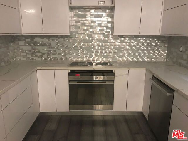 18210 Oxnard Street 141, Tarzana (los Angeles), CA 91356