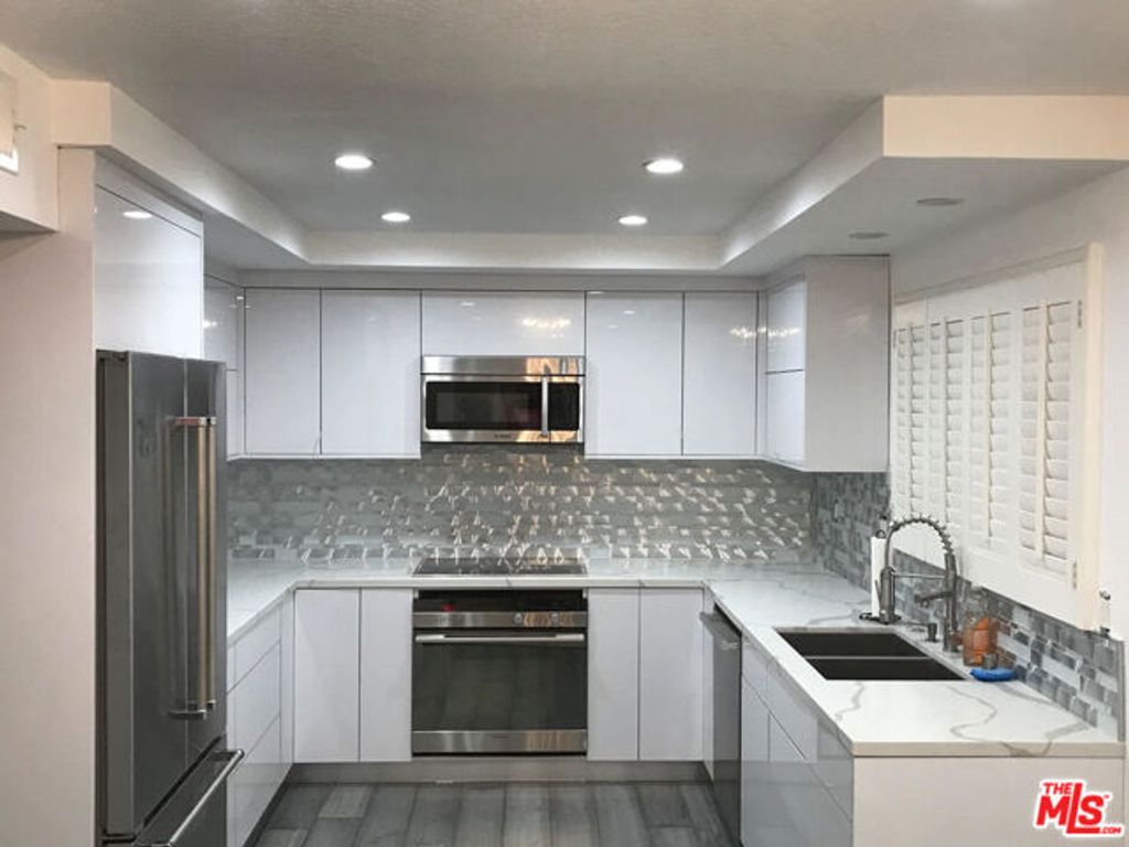 18210 Oxnard Street 141, Tarzana (los Angeles), CA 91356