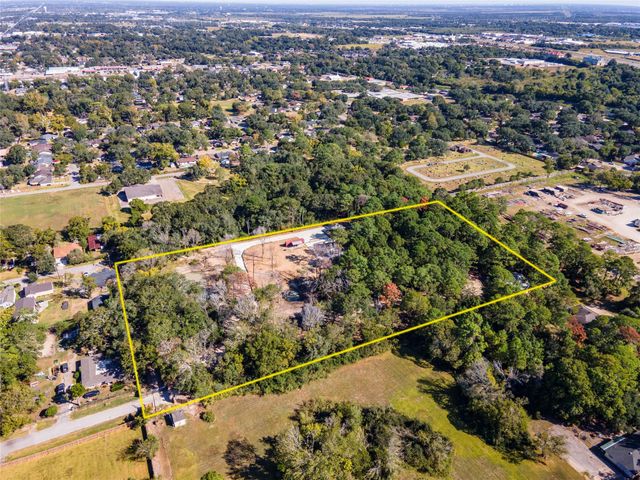 225 Foster Street, Alvin, TX 77511