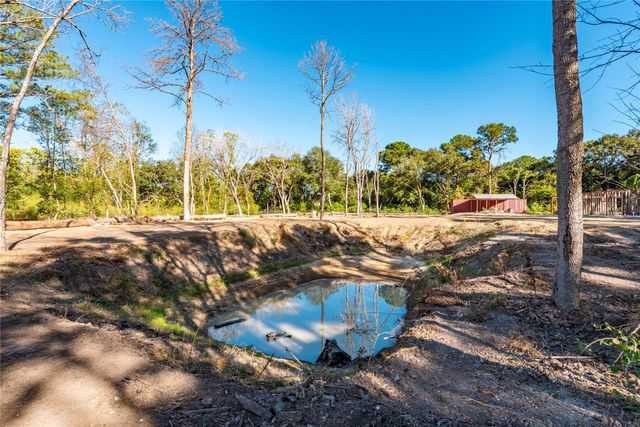 225 Foster Street, Alvin, TX 77511