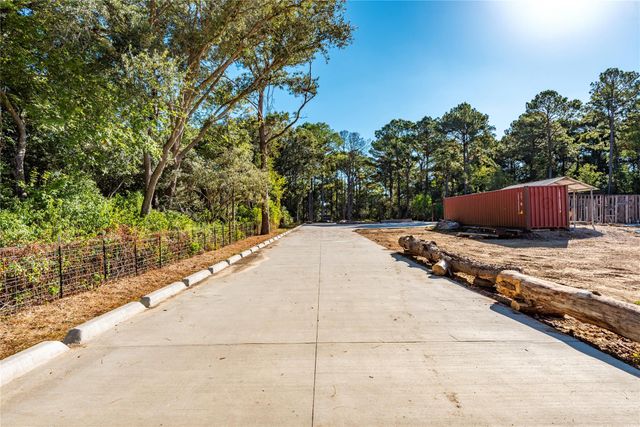 225 Foster Street, Alvin, TX 77511