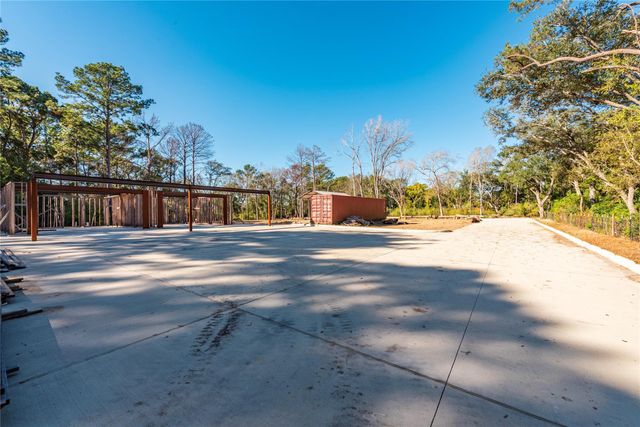 225 Foster Street, Alvin, TX 77511