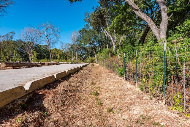 225 Foster Street, Alvin, TX 77511