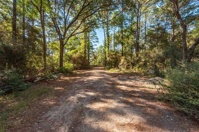 225 Foster Street, Alvin, TX 77511