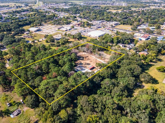 225 Foster Street, Alvin, TX 77511