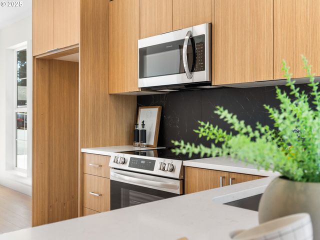 Ne Ainsworth St, Portland, OR 97211