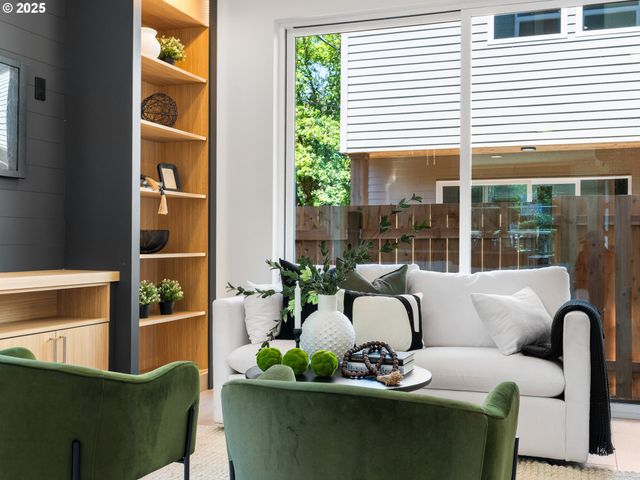 Ne Ainsworth St, Portland, OR 97211