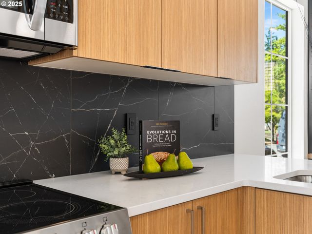 Ne Ainsworth St, Portland, OR 97211