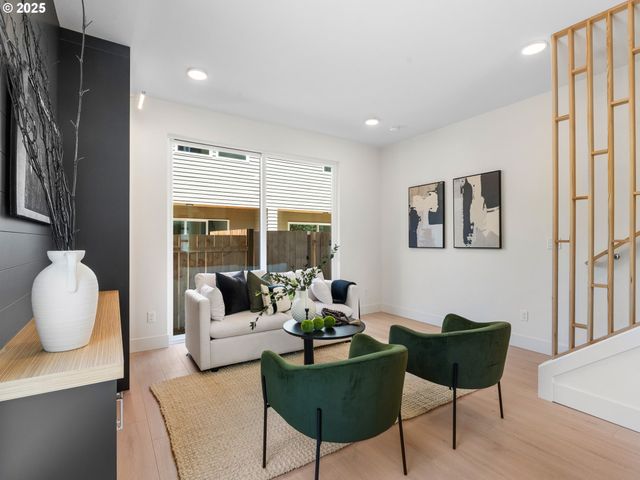 Ne Ainsworth St, Portland, OR 97211