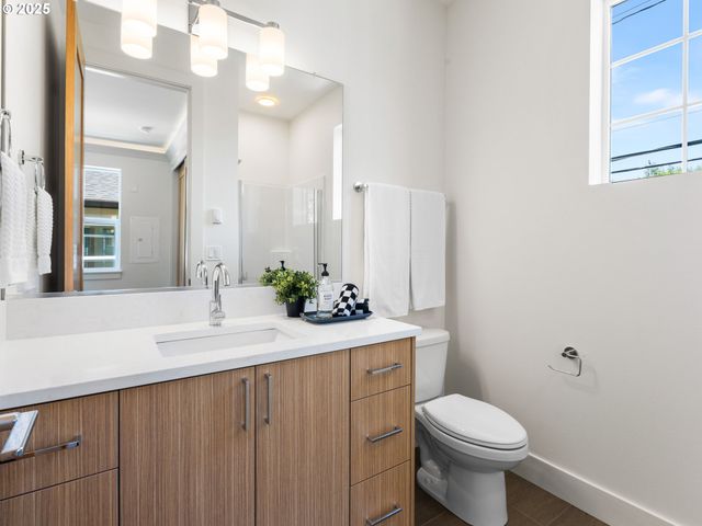 Ne Ainsworth St, Portland, OR 97211