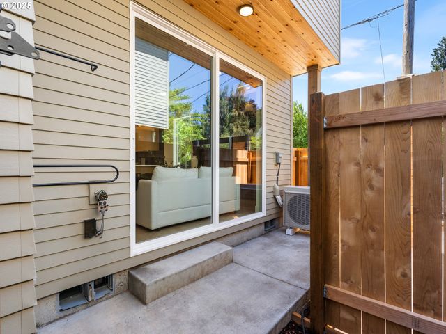 Ne Ainsworth St, Portland, OR 97211