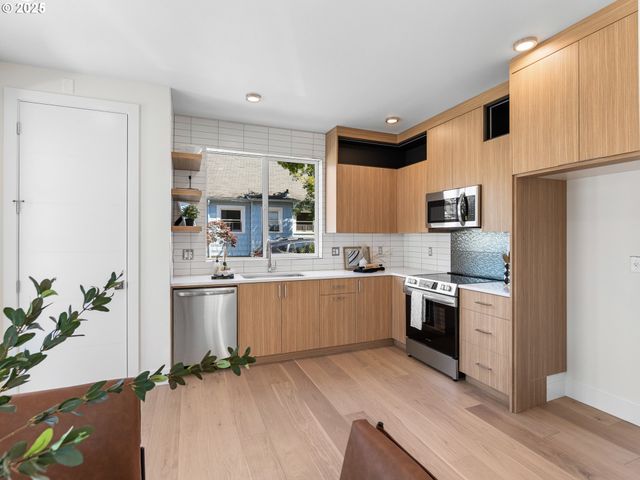 Ne Ainsworth St, Portland, OR 97211