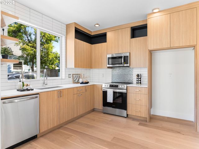 Ne Ainsworth St, Portland, OR 97211