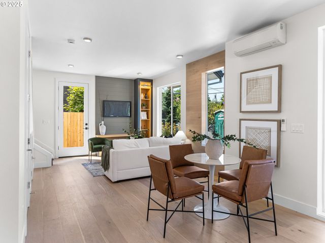 Ne Ainsworth St, Portland, OR 97211