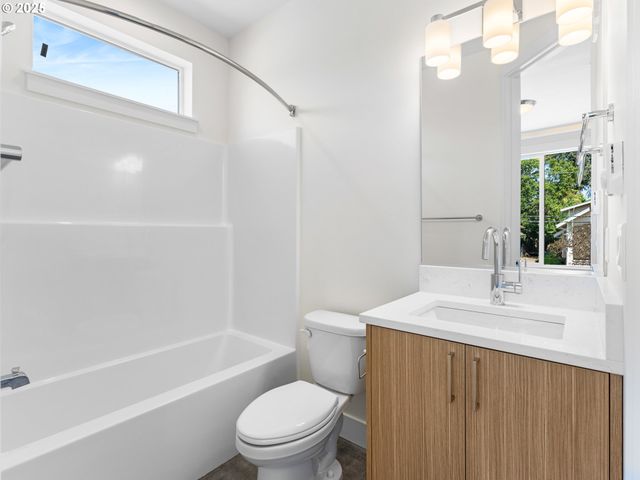 Ne Ainsworth St, Portland, OR 97211