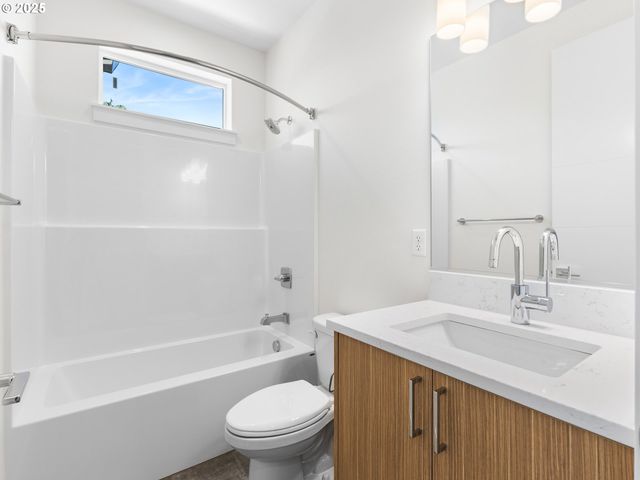 Ne Ainsworth St, Portland, OR 97211