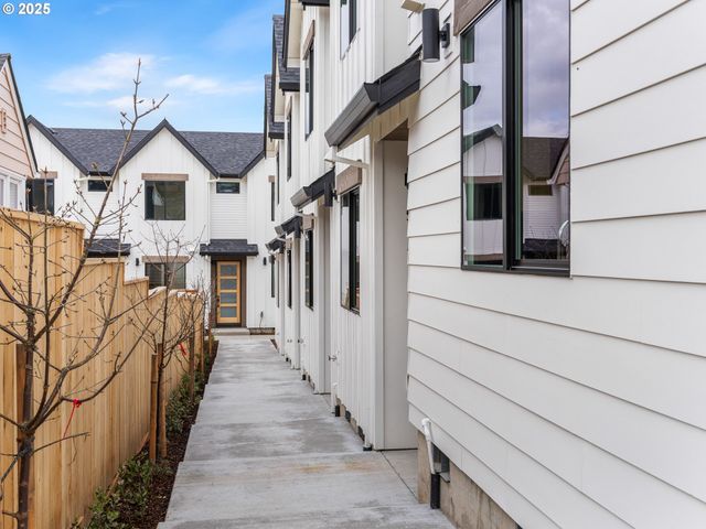 Ne Ainsworth St, Portland, OR 97211