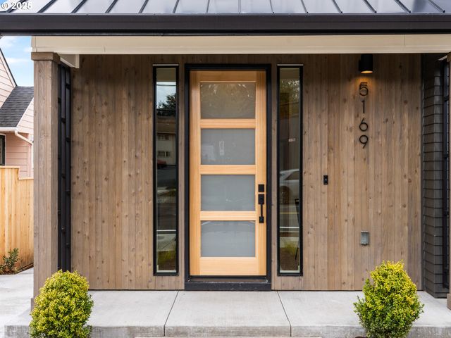 Ne Ainsworth St, Portland, OR 97211