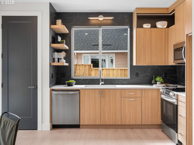 Ne Ainsworth St, Portland, OR 97211