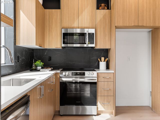 Ne Ainsworth St, Portland, OR 97211