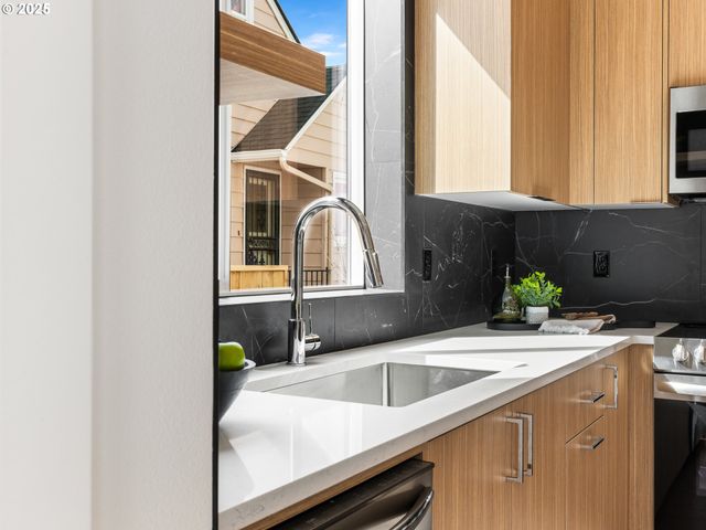 Ne Ainsworth St, Portland, OR 97211