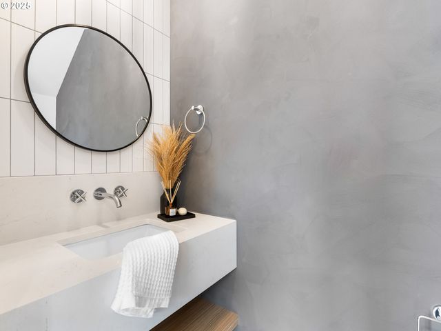 Ne Ainsworth St, Portland, OR 97211