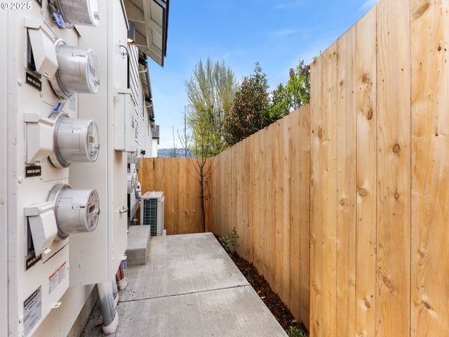 Ne Ainsworth St, Portland, OR 97211