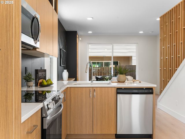 Ne Ainsworth St, Portland, OR 97211