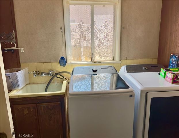 11816 Mitla, Downey, CA 90241