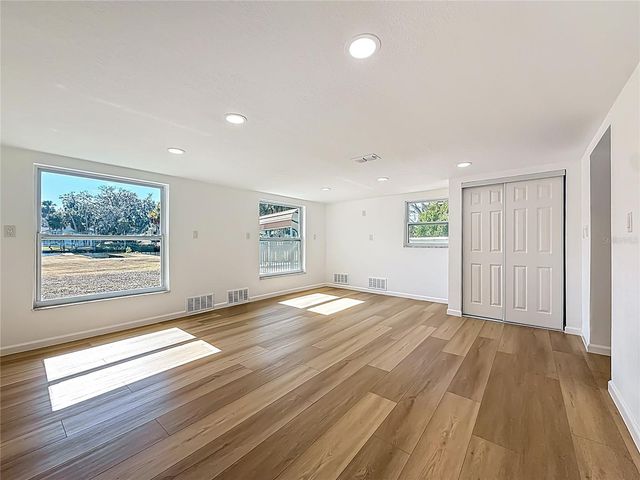 6108 OAK RIDGE AVENUE, New Port Richey, FL 34653