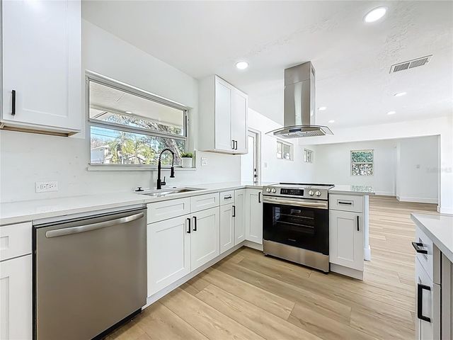 6108 OAK RIDGE AVENUE, New Port Richey, FL 34653