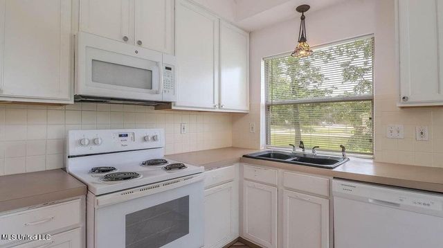 2106 Lauren Drive, Biloxi, MS 39532