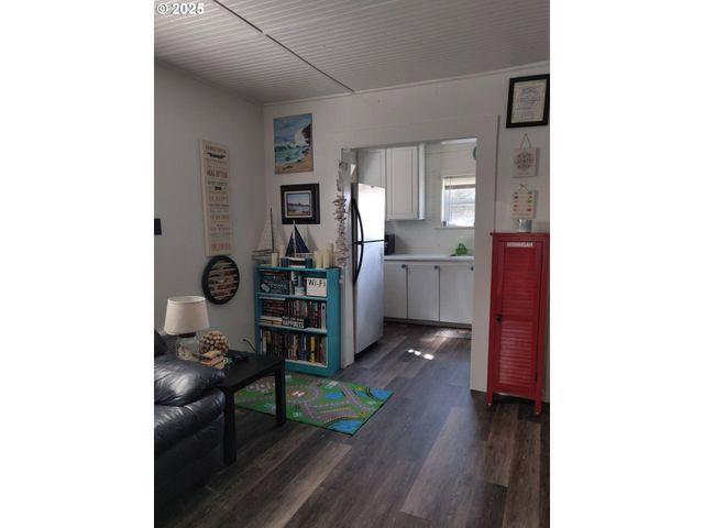 317 N BEACON St, Rockaway Beach, OR 97136