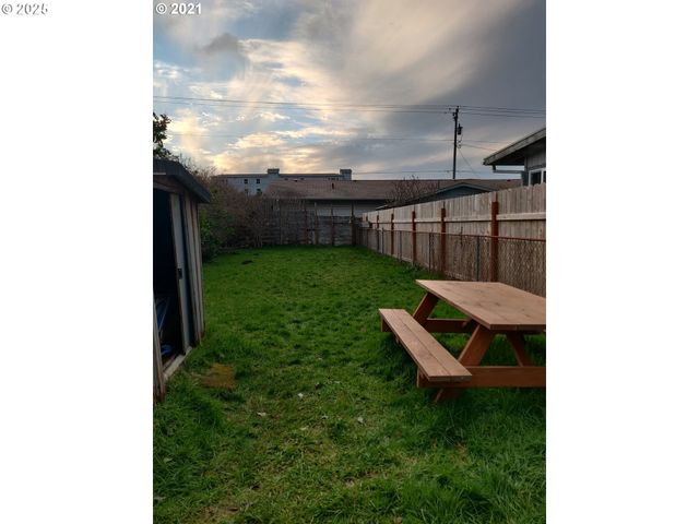 317 N BEACON St, Rockaway Beach, OR 97136