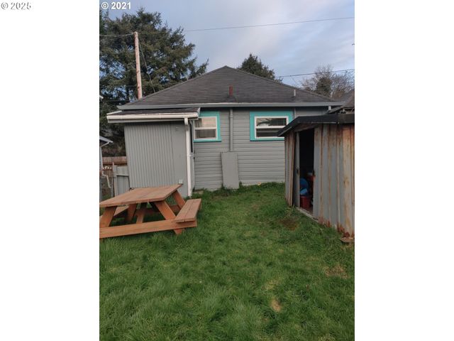 317 N BEACON St, Rockaway Beach, OR 97136