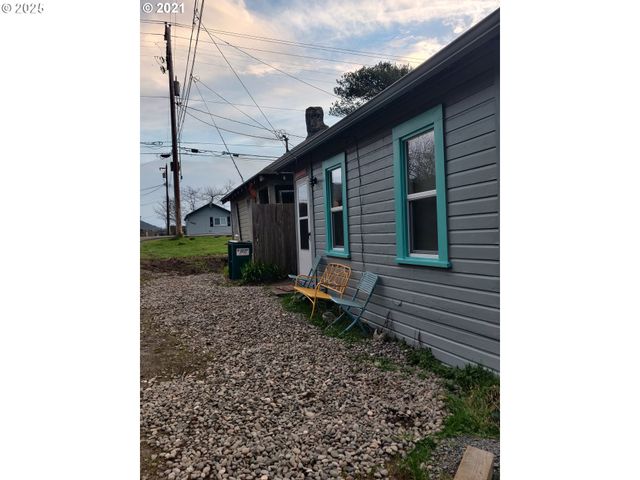 317 N BEACON St, Rockaway Beach, OR 97136