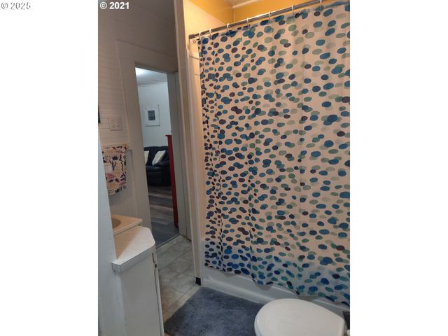 317 N BEACON St, Rockaway Beach, OR 97136