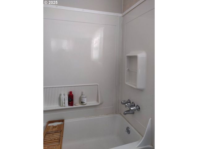 317 N BEACON St, Rockaway Beach, OR 97136