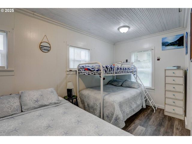 317 N BEACON St, Rockaway Beach, OR 97136