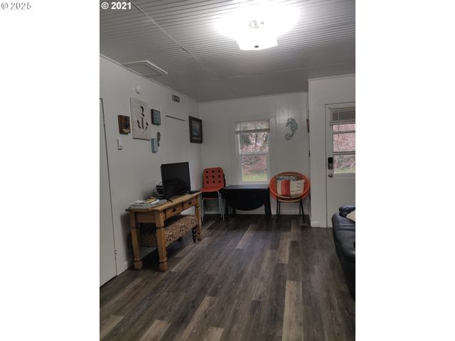 317 N BEACON St, Rockaway Beach, OR 97136