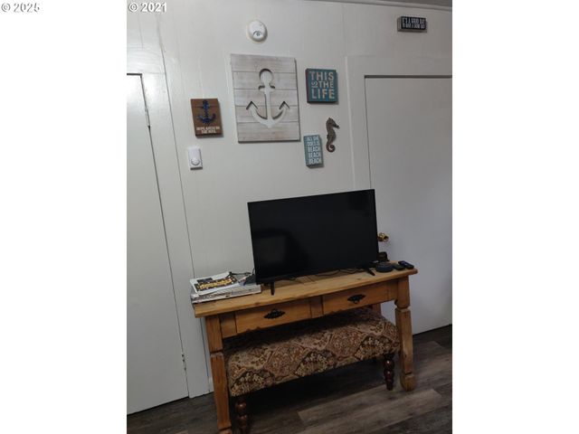 317 N BEACON St, Rockaway Beach, OR 97136