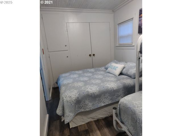 317 N BEACON St, Rockaway Beach, OR 97136