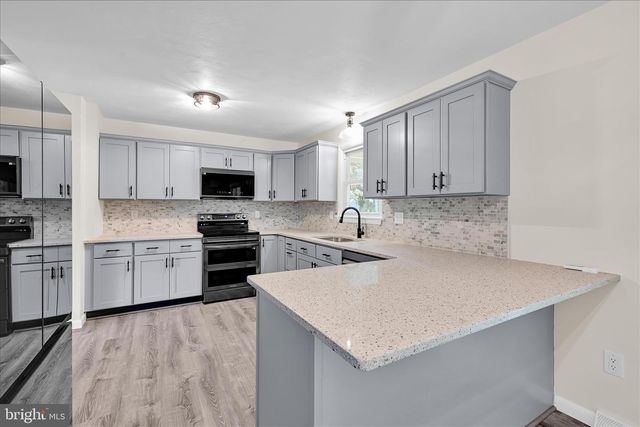 13 VILLA LN, Palmyra, PA 17078