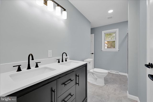 13 VILLA LN, Palmyra, PA 17078