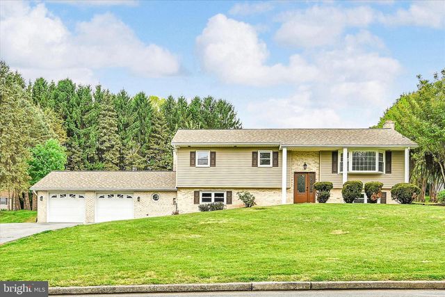 13 VILLA LN, Palmyra, PA 17078