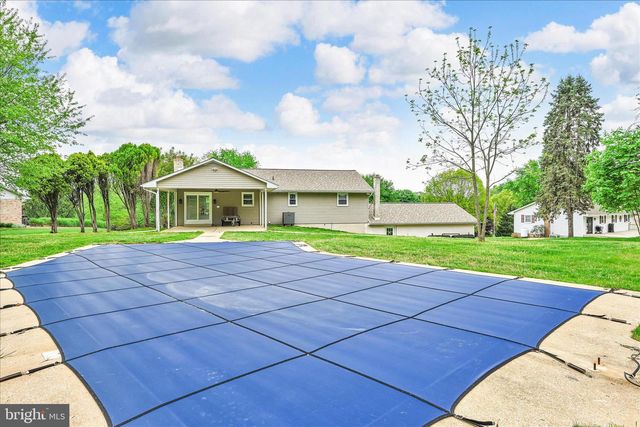 13 VILLA LN, Palmyra, PA 17078