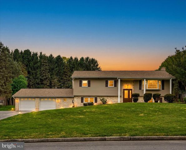 13 VILLA LN, Palmyra, PA 17078
