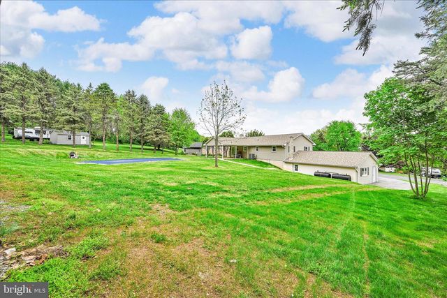 13 VILLA LN, Palmyra, PA 17078